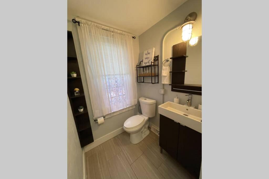 Industrial Brick Townhouse In Downtown Lancaster Villa Exterior foto